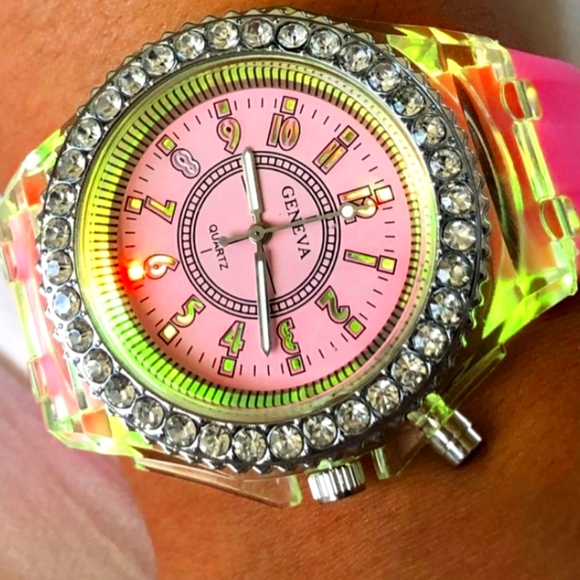 🪩Nwt Pink LED Light Up Watch With Swarvoski Crystals💎 - Picture 4 of 16